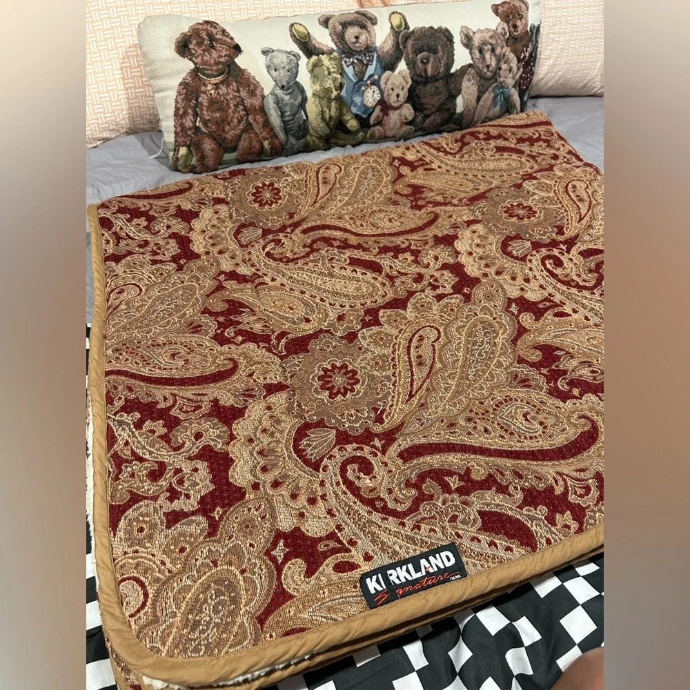 🐶Kirkland Paisley pet bed / crate mat or floor cushion Blanket